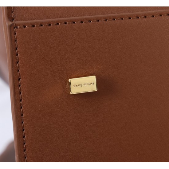 The Row Bags Top Quality
Small:26.20.18
Big:38.26.23