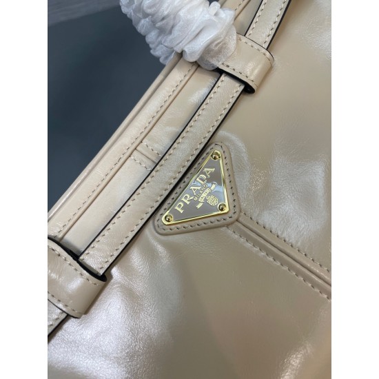 Prada Bags Top Quality
32x15.5x12cm