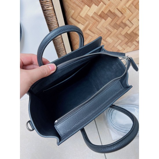 Celine Bags Top Quality 
Small size 20 * 20 * 8cm
Medium size 26 * 26 * 13cm
Large size 30 * 30 * 15cm