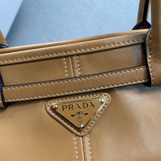 Prada Bags Top Quality
32x15.5x12cm