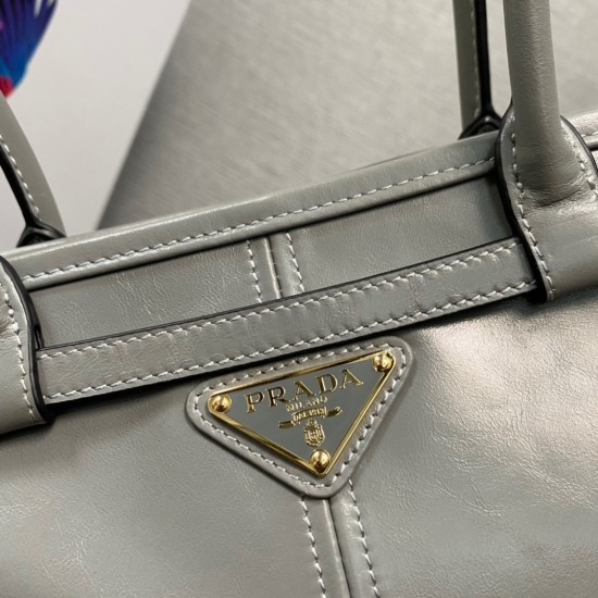 Prada Bags Top Quality
32x15.5x12cm