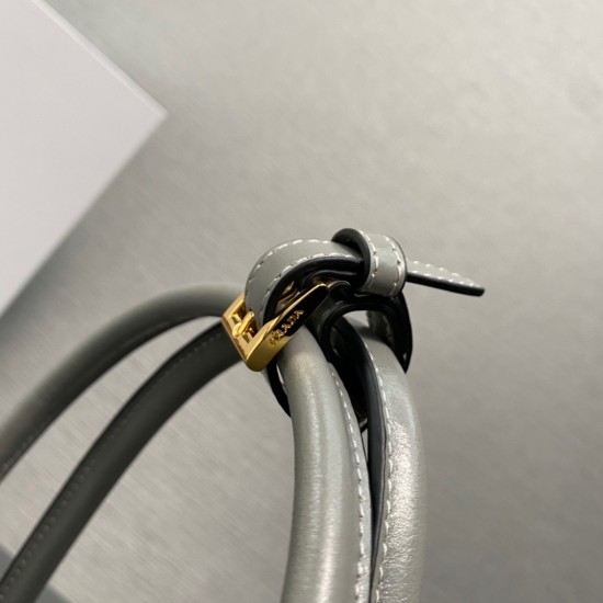 Prada Bags Top Quality
32x15.5x12cm