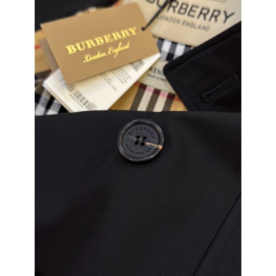 Burberry coat
uk4，6，8，10，12