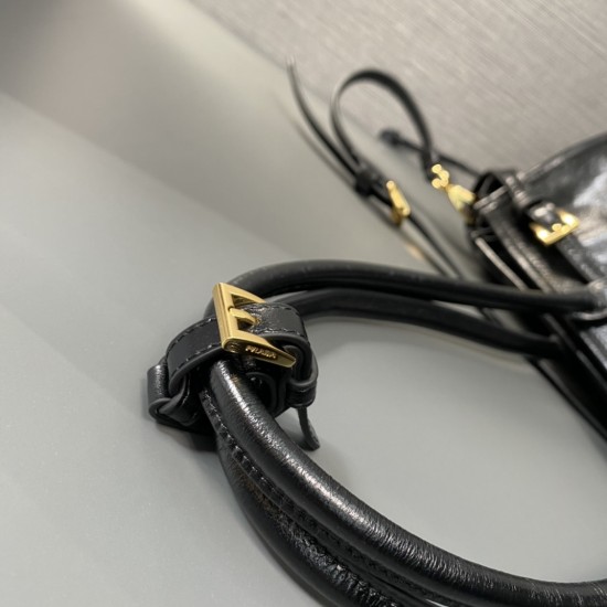 Prada Bags Top Quality
32x15.5x12cm