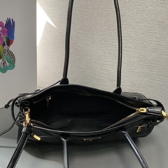 Prada Bags Top Quality
32x15.5x12cm