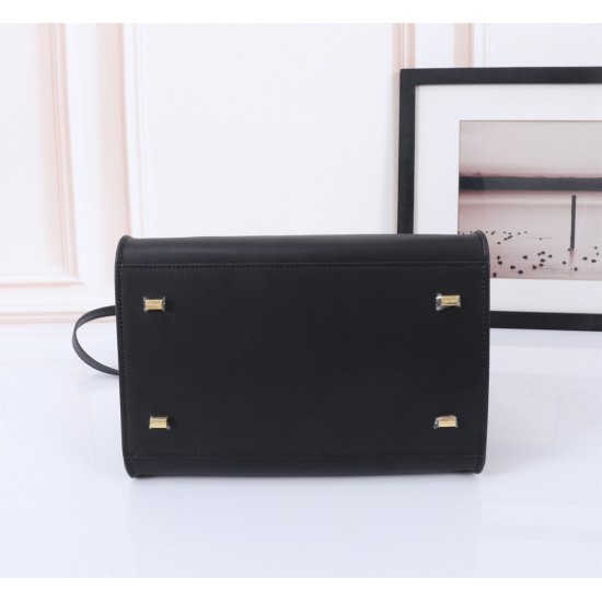 The Row Bags Top Quality
Small:26.20.18
Big:38.26.23