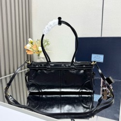 Prada Bags Top Quality
32x15.5x12cm
