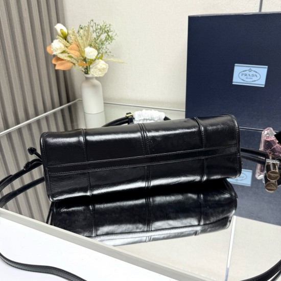 Prada Bags Top Quality
32x15.5x12cm