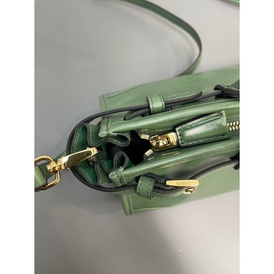 Prada Bags Top Quality
32x15.5x12cm