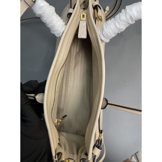 Prada Bags Top Quality
32x15.5x12cm