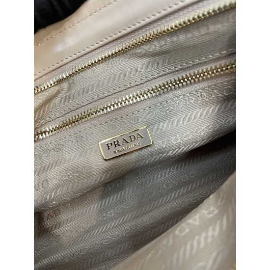 Prada Bags Top Quality
32x15.5x12cm