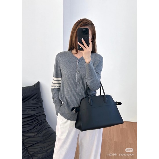 The Row Bags Top Quality
Small:26.20.18
Big:38.26.23